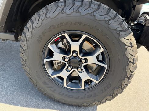 Used 2019 Jeep Wrangler Unlimited Rubicon AWD/4WD image 25