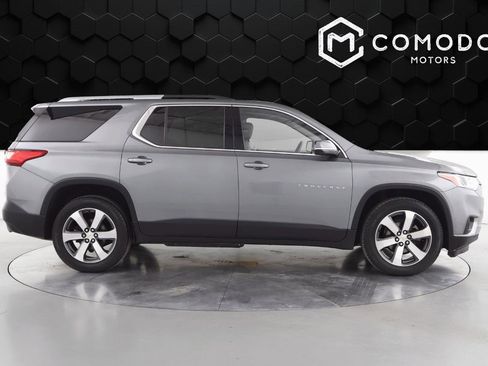 Used 2018 Chevrolet Traverse LT image 2
