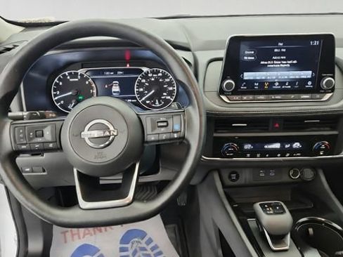 Used 2024 Nissan Rogue SV AWD/4WD image 14