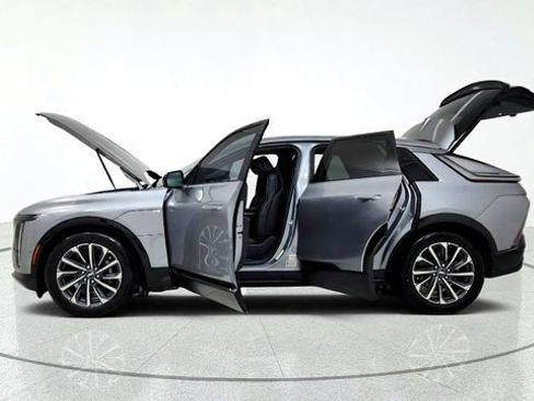 Used 2024 Cadillac Lyriq Sport RWD image 15
