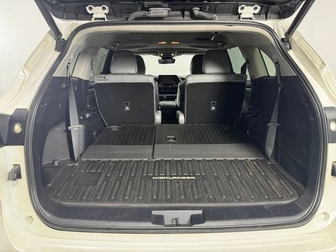 Used 2021 Toyota Highlander XLE AWD/4WD image 16