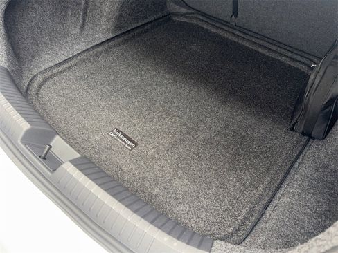 Used 2025 Volkswagen Jetta SE w/ Sunroof Package image 77