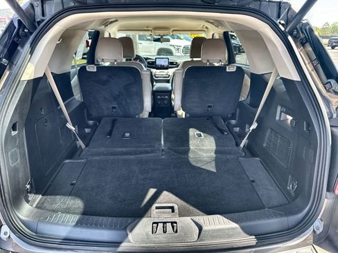 Used 2021 Ford Explorer XLT w/ Equipment Group 202A image 32