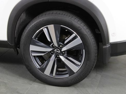 Certified 2024 Nissan Rogue SL FWD image 15