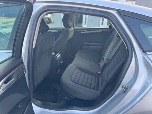 Used 2019 Ford Fusion SE image 17