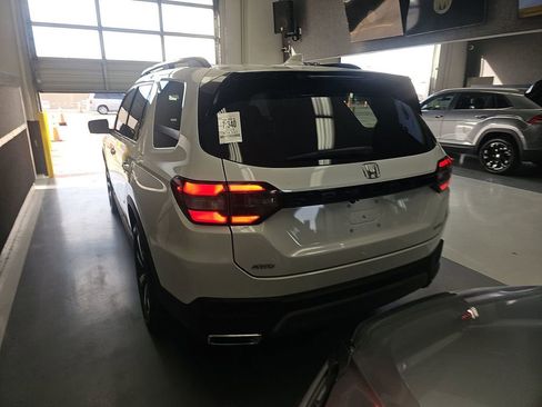 Used 2024 Honda Pilot Elite image 6