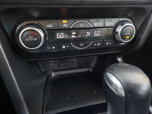 Used 2017 MAZDA MAZDA3 Touring image 36