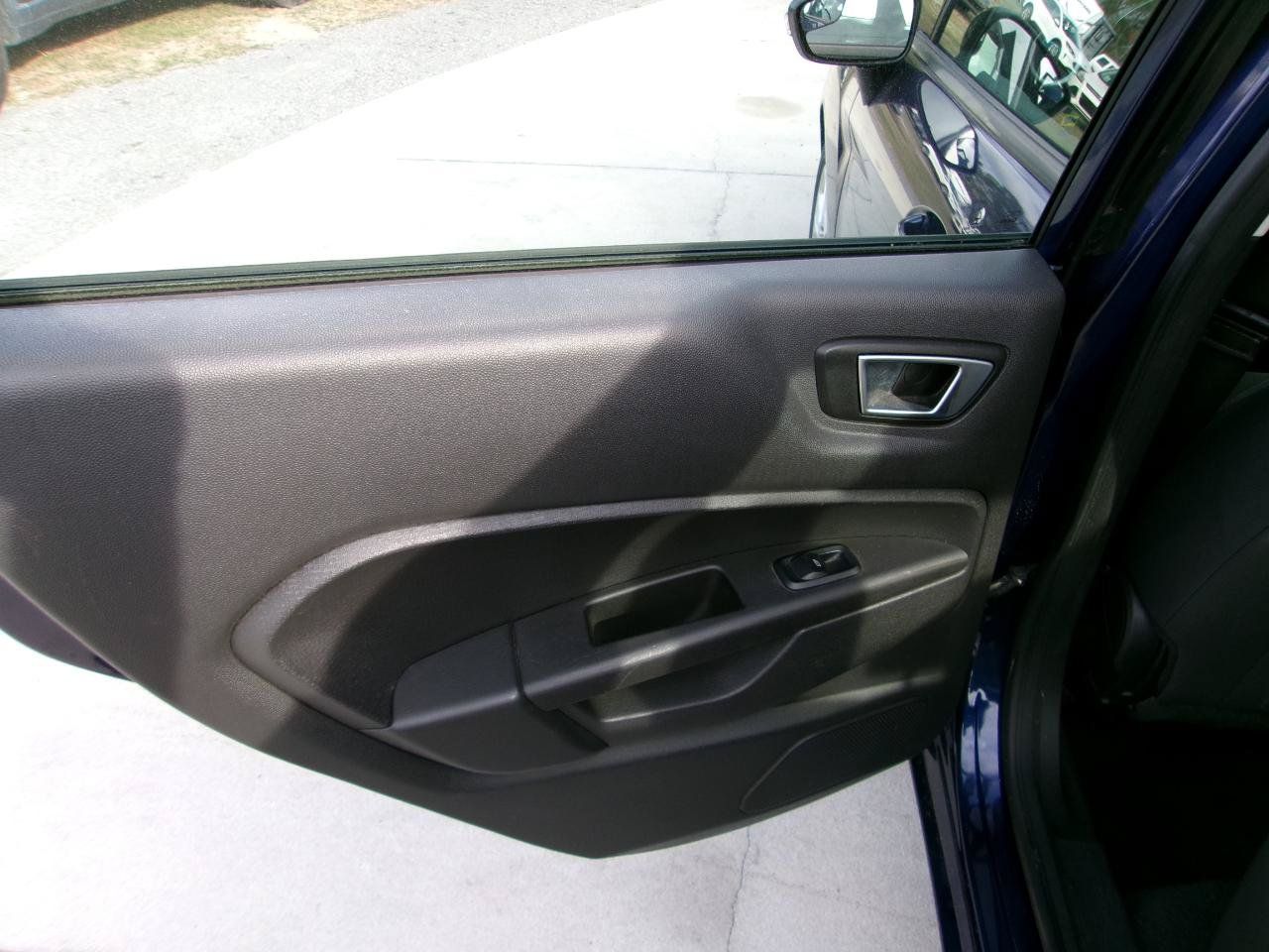 Used 2016 Ford Fiesta SE FWD image 11