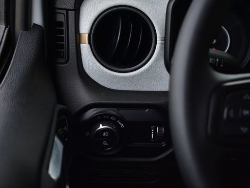 Used 2025 Jeep Gladiator Sport AWD/4WD image 36