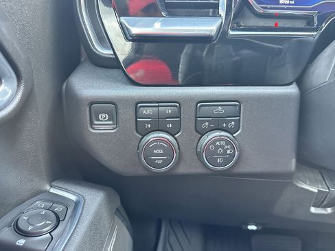 Used 2025 Chevrolet Silverado 1500 LT Trail Boss w/ Convenience Package II AWD/4WD image 21