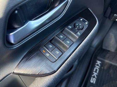 Used 2026 Nissan Kicks SV w/ SV Premium Package FWD image 12