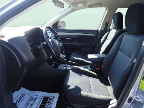 Used 2016 Mitsubishi Outlander ES image 19