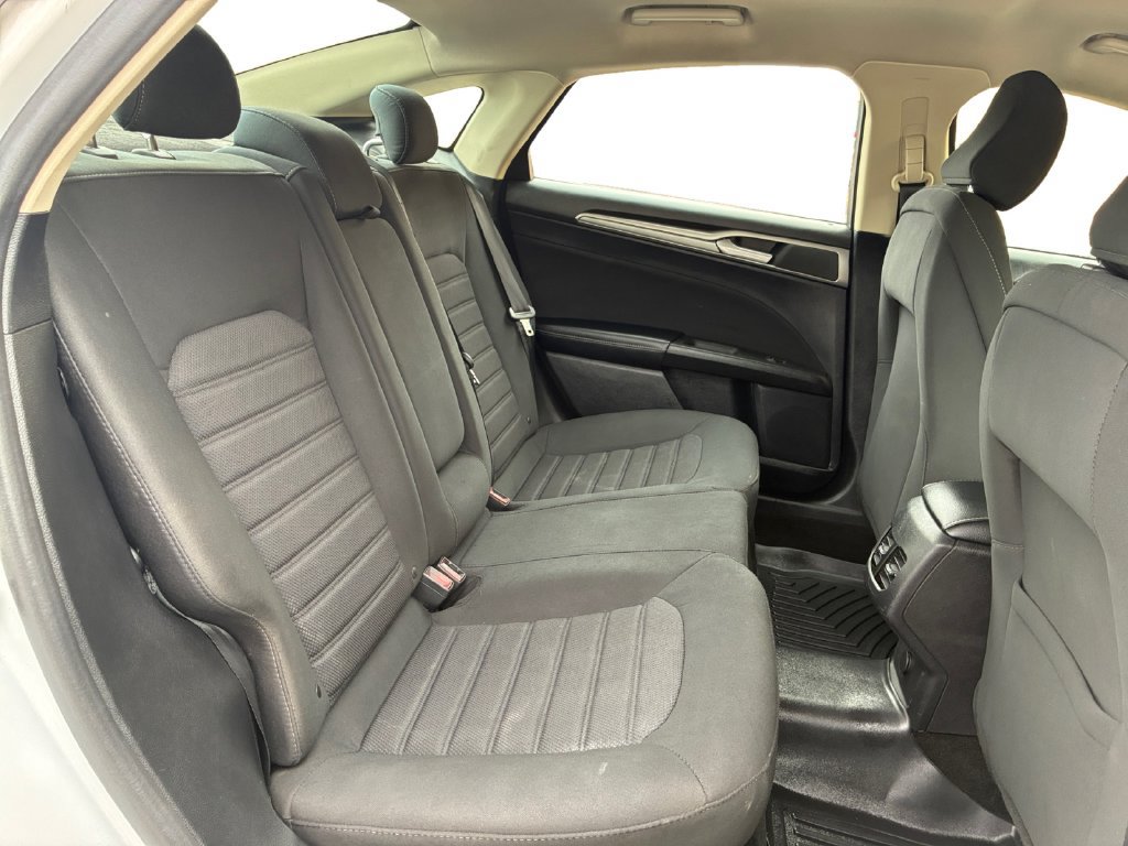 Used 2020 Ford Fusion SE FWD image 19