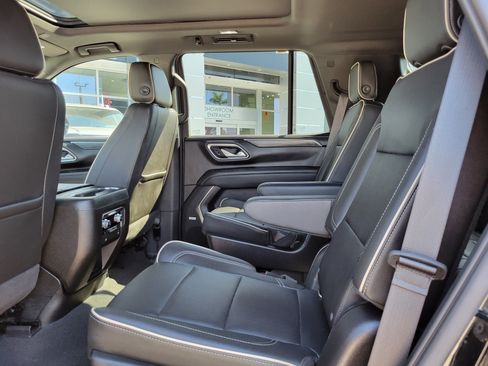 Used 2022 GMC Yukon SLT w/ SLT Premium Package RWD image 14