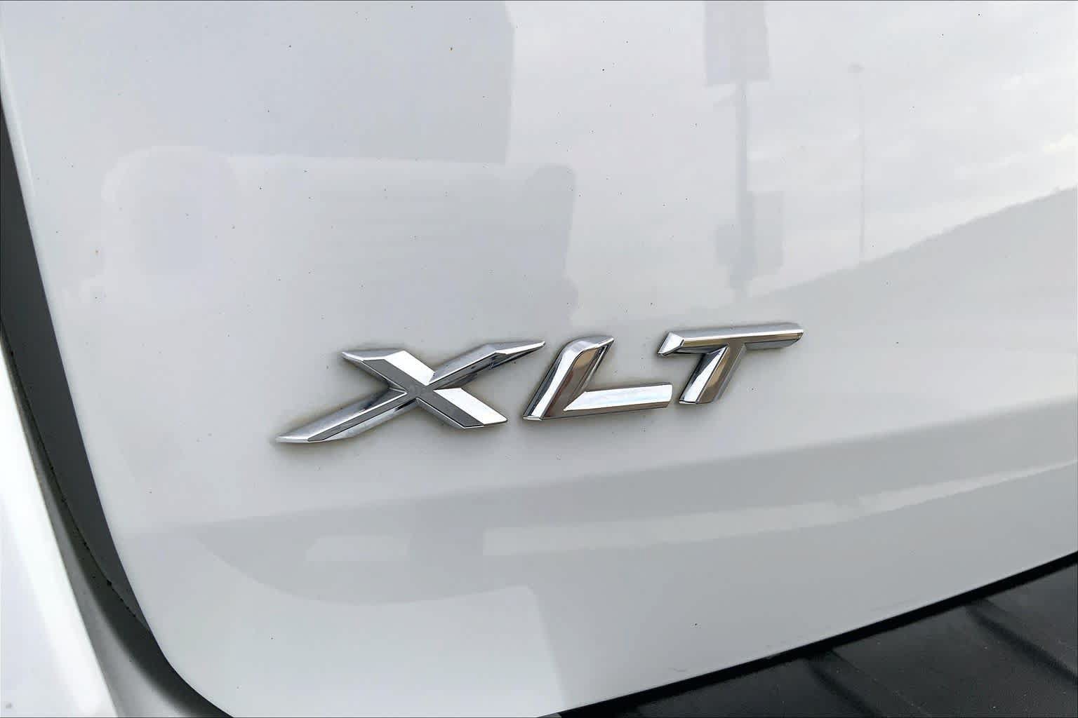 Used 2024 Ford Explorer XLT w/ Equipment Group 202A AWD/4WD image 31