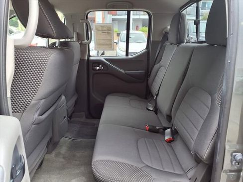 Used 2018 Nissan Frontier SV RWD image 17