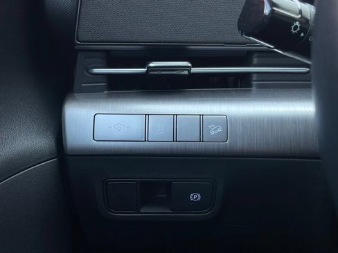 Used 2025 Hyundai Kona SEL FWD image 13