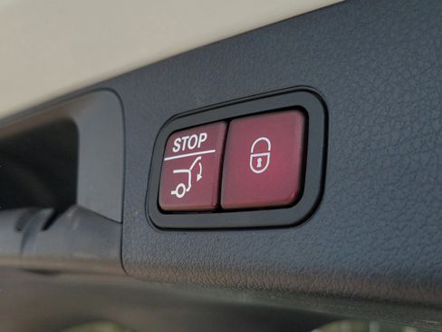 Used 2023 Mercedes-Benz GLB 250 4MATIC image 11