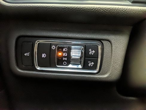 Used 2020 Lincoln Corsair Reserve w/ Appearance Package image 23