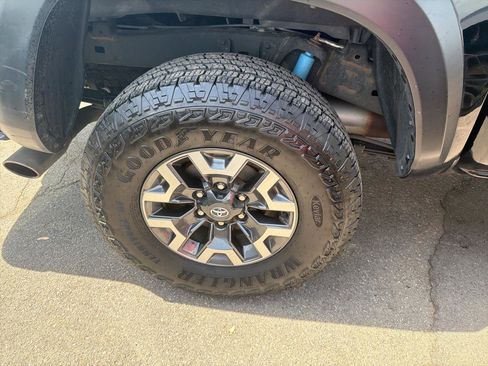 Used 2023 Toyota Tacoma TRD Off-Road w/ TRD Premium Off Road Package AWD/4WD image 5