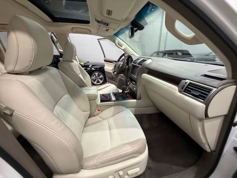 Used 2015 Lexus GX 460 w/ Premium Package image 36