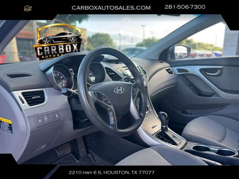 Used 2014 Hyundai Elantra SE w/ Option Group 02 FWD image 17