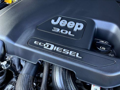 Used 2021 Jeep Gladiator Sport AWD/4WD image 32