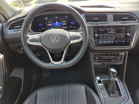 Used 2022 Volkswagen Tiguan SE FWD image 21