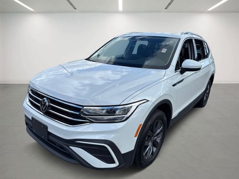 Used 2023 Volkswagen Tiguan SE image 2