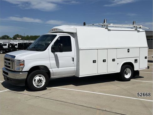 Used 2023 Ford E-450 and Econoline 450 Super Duty w/ Power Windows & Locks Group RWD image 1