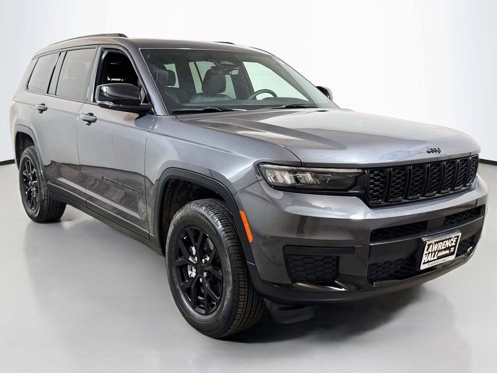 Used 2025 Jeep Grand Cherokee L Altitude RWD image 3
