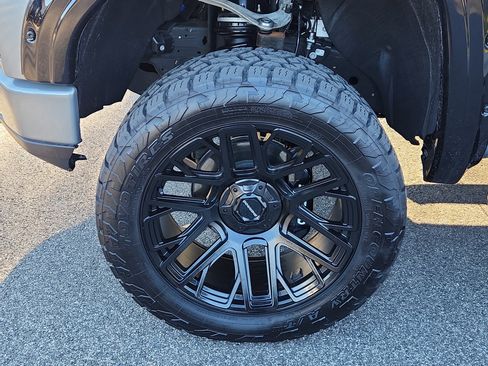 Used 2023 GMC Sierra 1500 Elevation w/ Preferred Package image 9