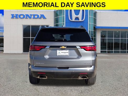 Used 2023 Chevrolet Traverse Premier FWD image 4