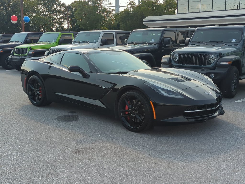 Used 2017 Chevrolet Corvette Stingray Coupe w/ Z51 1LT RWD image 8