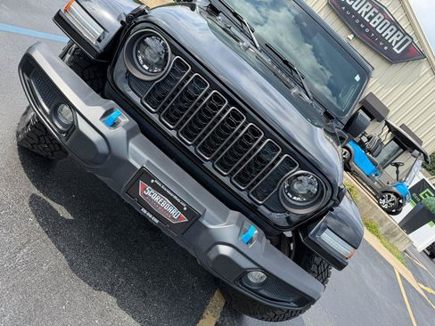 Used 2024 Jeep Wrangler Unlimited w/ Convenience Group AWD/4WD image 9