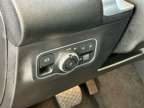 Used 2024 Mercedes-Benz GLB 250 image 10