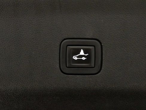 Used 2021 Chevrolet Suburban Premier w/ Premium Package AWD/4WD image 17