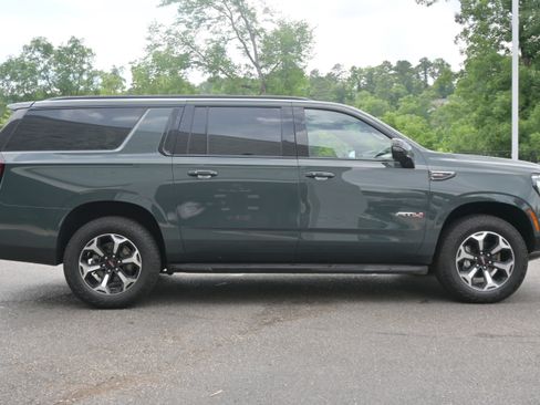 Used 2026 GMC Yukon XL AT4 w/ LPO, Floor Liner Package AWD/4WD image 10
