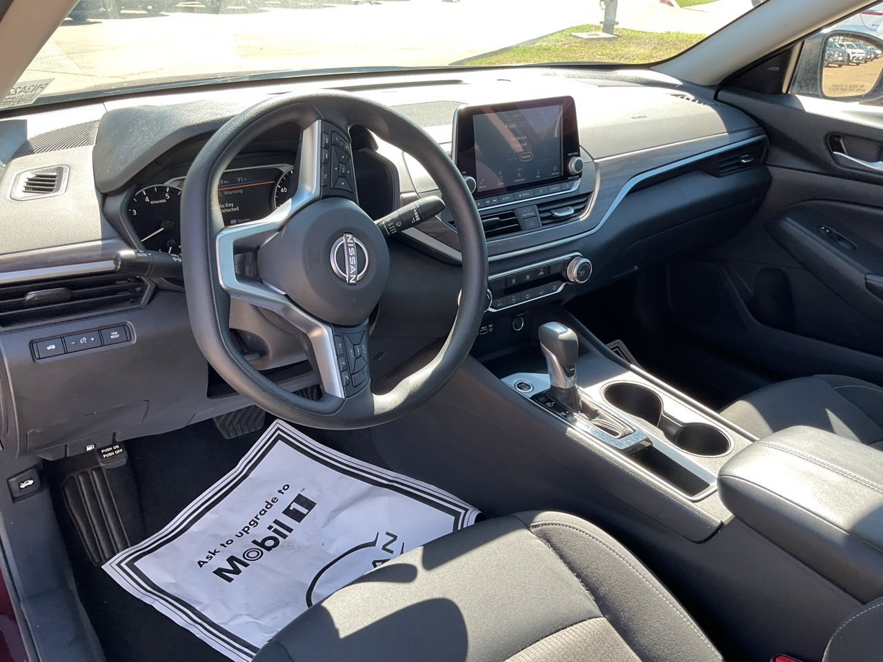 Used 2025 Nissan Altima 2.5 SV FWD image 11