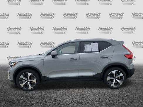 Used 2025 Volvo XC40 B5 Plus image 7