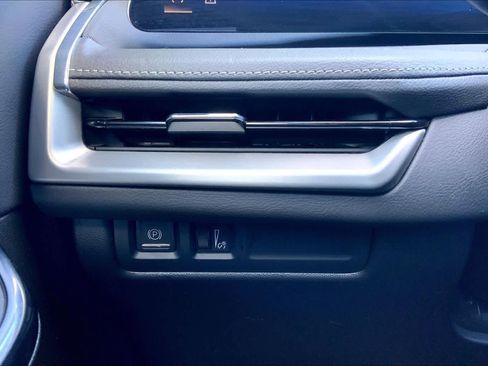 Used 2024 Cadillac XT4 Luxury w/ Cold Weather Package image 33