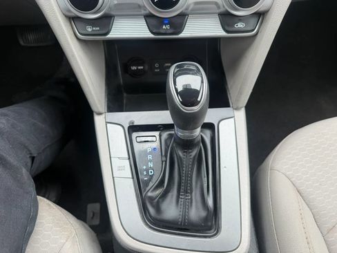 Used 2019 Hyundai Elantra SE FWD image 20