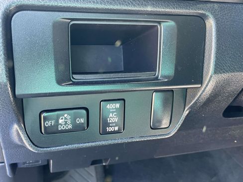 Used 2016 Toyota Tacoma TRD Sport w/ Premium & Technology Package image 15