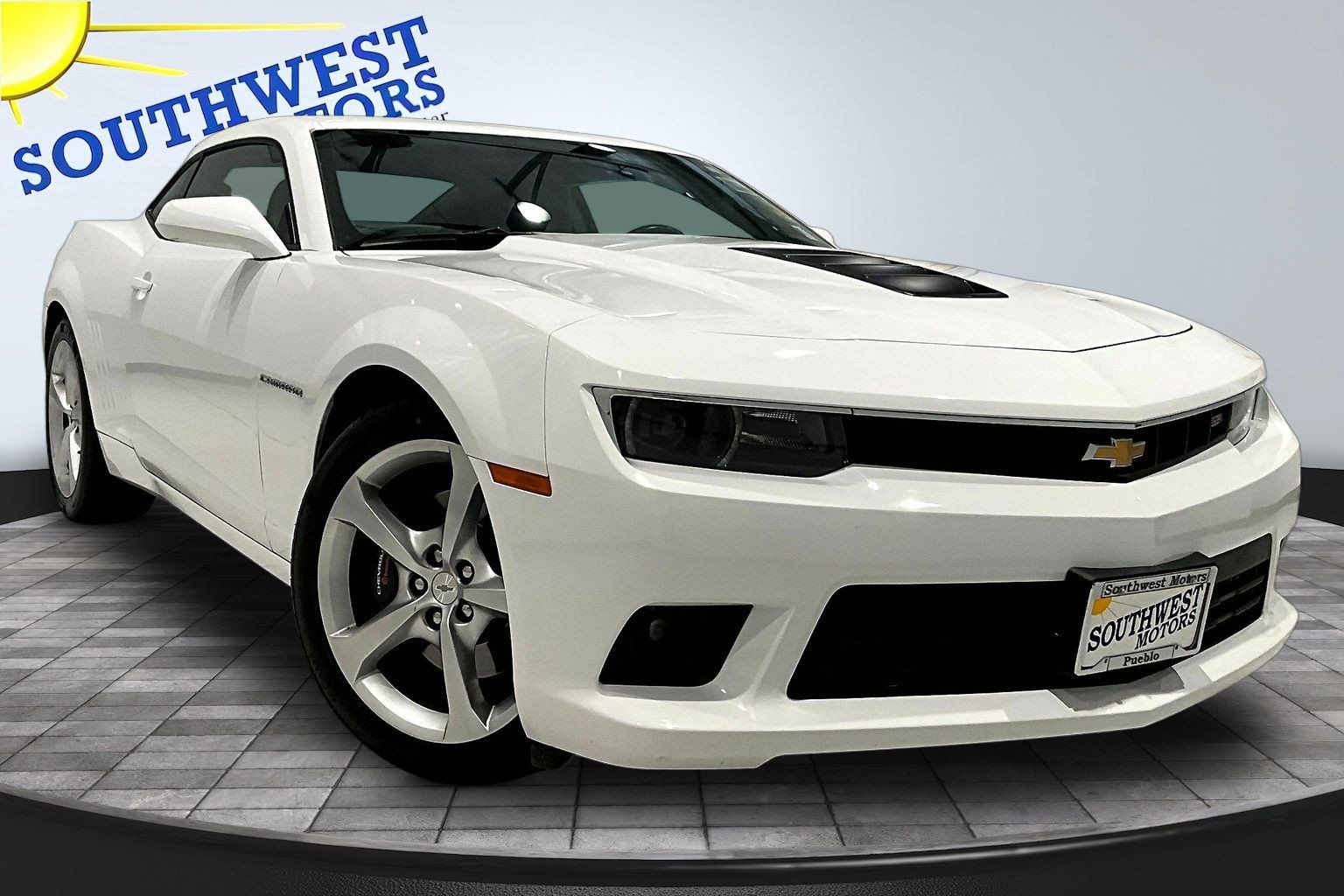 Used 2015 Chevrolet Camaro SS w/ RS Package RWD image 3