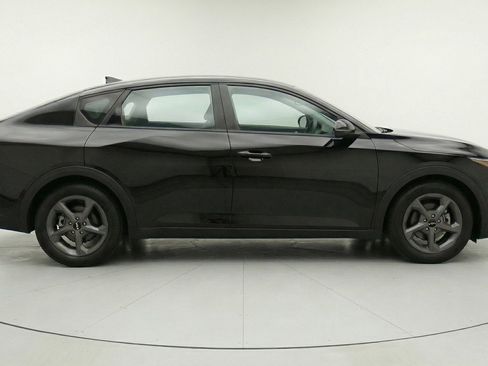 Used 2025 Kia K4 LXS image 11