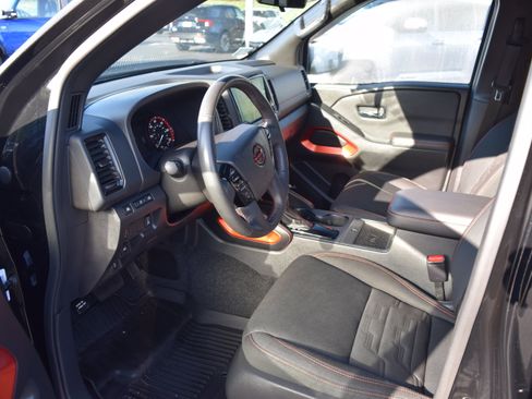 Used 2023 Nissan Frontier PRO-4X w/ Pro Convenience Package AWD/4WD image 12