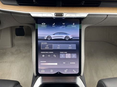 Used 2024 Lucid Air Touring image 17