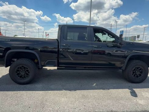 Used 2024 Chevrolet Silverado 2500 ZR2 w/ ZR2 Bison Edition AWD/4WD image 9