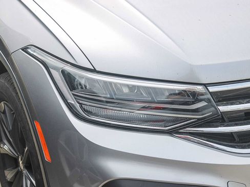 Used 2024 Volkswagen Tiguan SE image 2