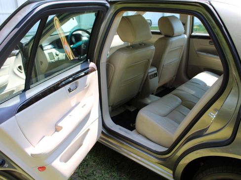 Used 2011 Cadillac DTS image 22